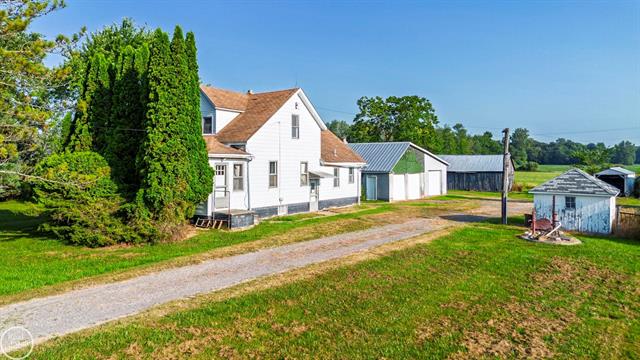 front view picture of 10042 Lindsey Rd, Casco, MI. 48064