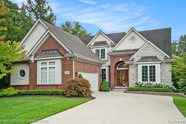 front view picture of 35825 Abington Ct, Farmington, MI. 48335