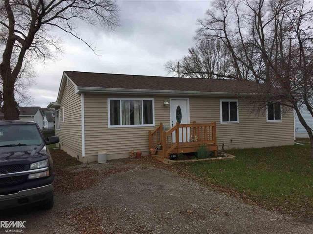 front view picture of 109 N Park Dr, Algonac, MI. 48001
