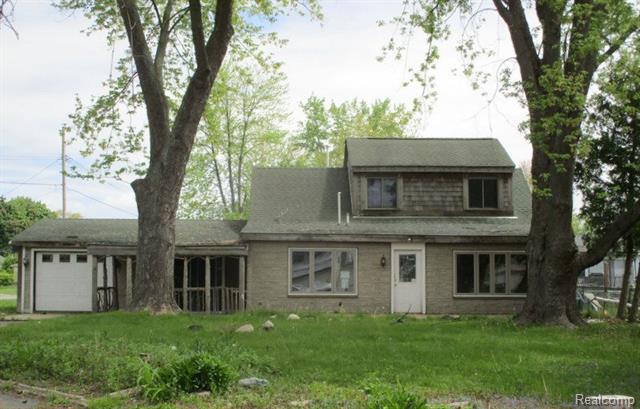 front view picture of 124 Roselawn St, Algonac, MI. 48001