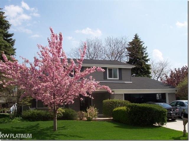 front view picture of 7327 Riverside Dr, Algonac, MI. 48001