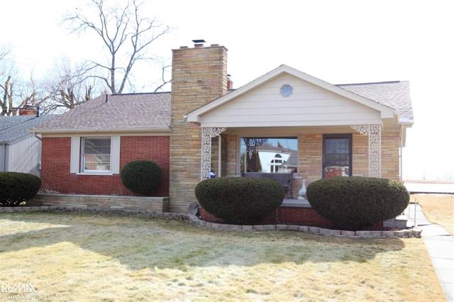 front view picture of 7995 Colony Dr, Algonac, MI. 48001