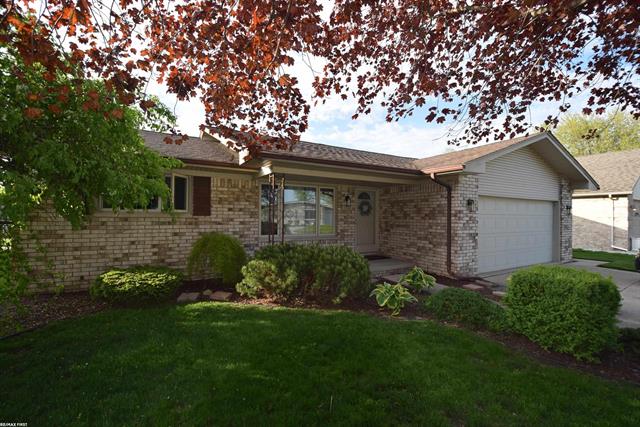front view picture of 7332 Aqua Isle Dr, Algonac, MI. 48001