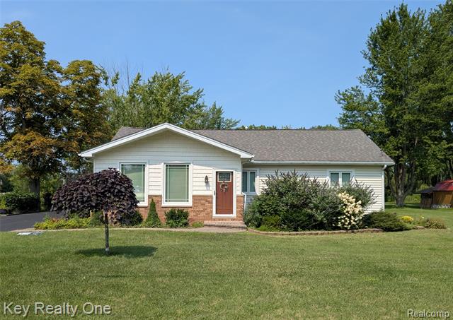 front view picture of 9512 Pearl Beach Blvd, Algonac, MI. 48001
