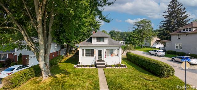 front view picture of 2037 St Clair Blvd, Algonac, MI. 48001