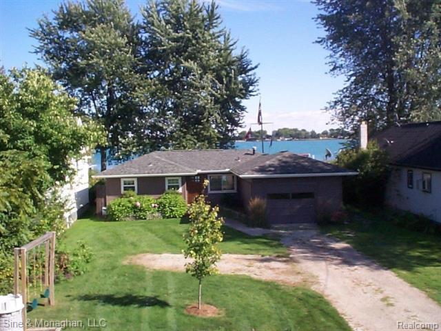 front view picture of 5669 Pointe Dr, East China, MI. 48054