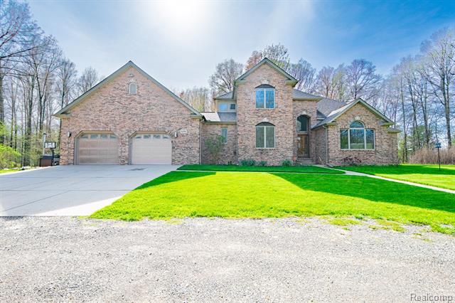 front view picture of 5170 Mc Kinley Rd, East China, MI. 48054