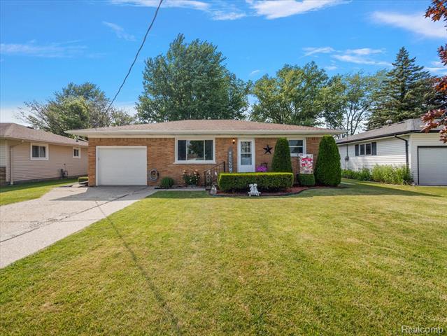 front view picture of 5514 Pointe Dr, East China, MI. 48054