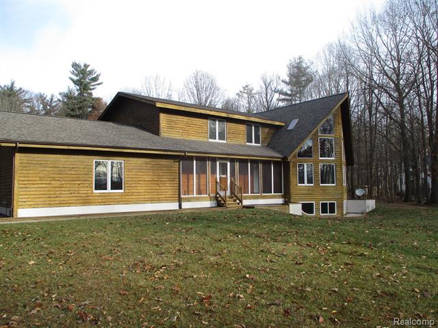 front view picture of 7050 Trumble Rd, Saint Clair, MI. 48079