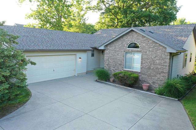 front view picture of 1986 Vine St, Saint Clair, MI. 48079