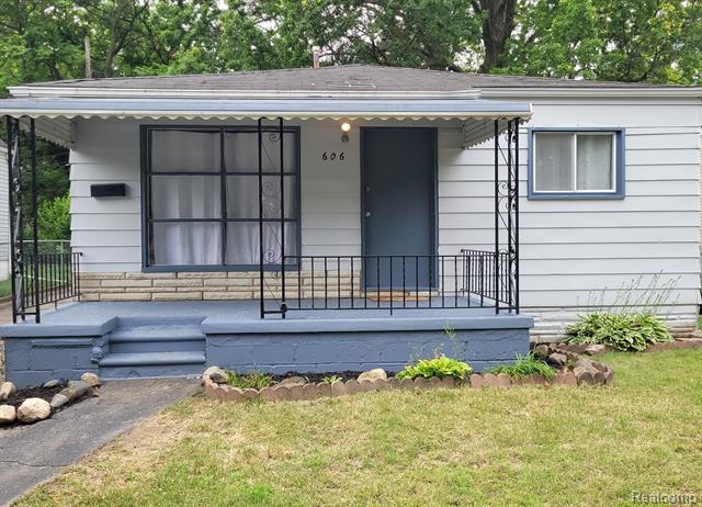 front view picture of 606 E Milton Ave, Hazel Park, MI. 48030