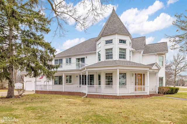 front view picture of 663 N Riverside Dr, Saint Clair, MI. 48079