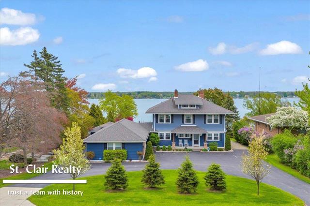 front view picture of 924 N Riverside Ave, Saint Clair, MI. 48079