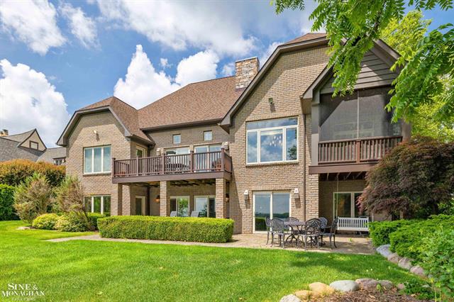 front view picture of 950 N Riverside Ave, Saint Clair, MI. 48079