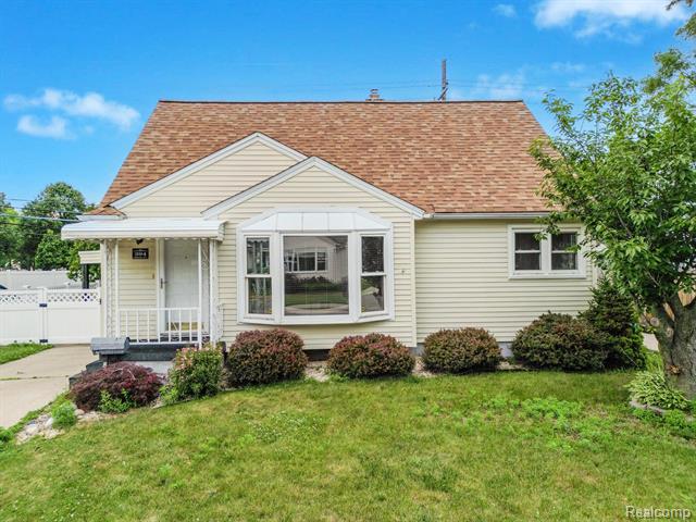 front view picture of 394 Adams Ct, Ferndale, MI. 48220