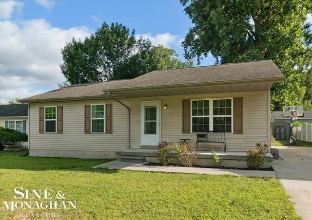 front view picture of 255 Harbor View Dr, Marysville, MI. 48040