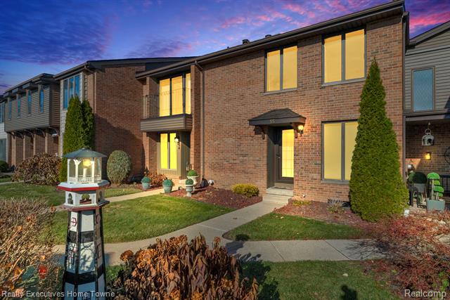 front view picture of 2500 River Rd, Marysville, MI. 48040