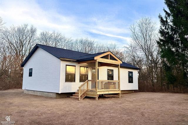 front view picture of 385 Mayer Rd, Saint Clair, MI. 48079