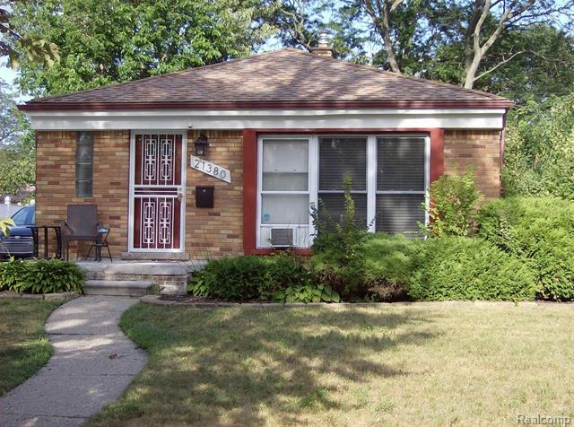 front view picture of 21380 Kipling St, Oak Park, MI. 48237