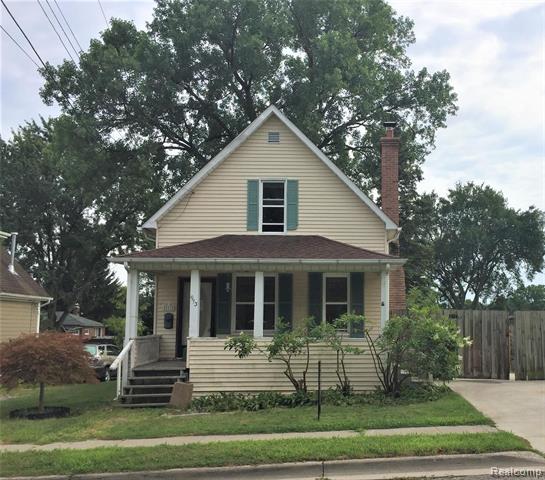 front view picture of 913 Cedar St, Saint Clair, MI. 48079