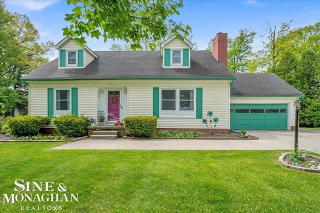 front view picture of 1923 Clinton Ave, Saint Clair, MI. 48079