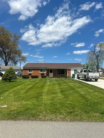 front view picture of 1618 Clinton Ave, Saint Clair, MI. 48079