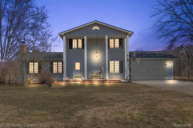 front view picture of 2595 Palms Rd, Columbus, MI. 48063