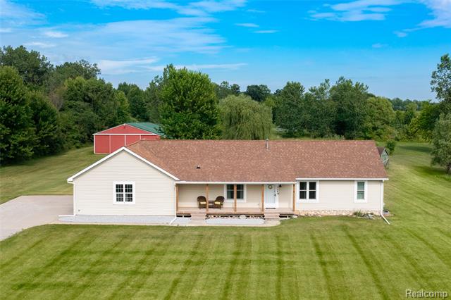 front view picture of 704 Miller Rd, Memphis, MI. 48041