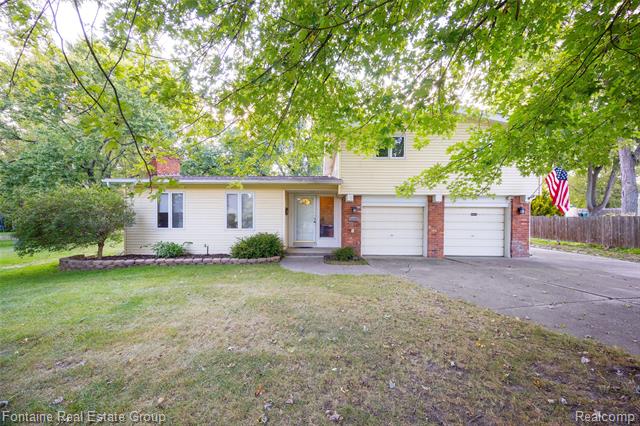 front view picture of 22231 Cass St, Farmington, MI. 48335