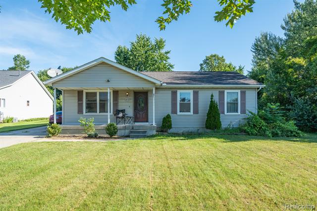 front view picture of 1472 11Th, Marysville, MI. 48040