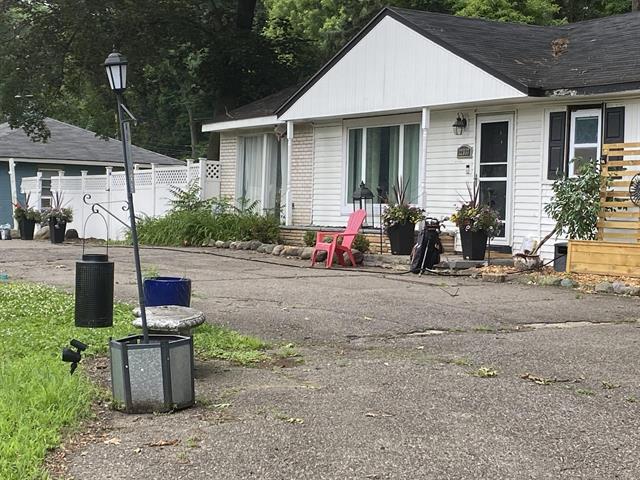 front view picture of 22333 Leewright Ave, Southfield, MI. 48033