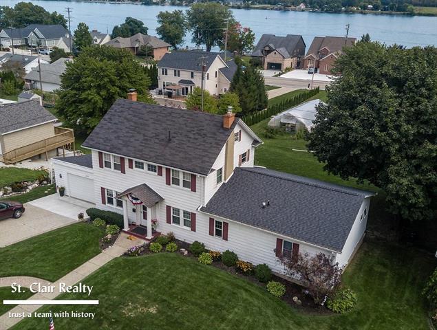 front view picture of 1423 S Riverside Ave, Saint Clair, MI. 48079