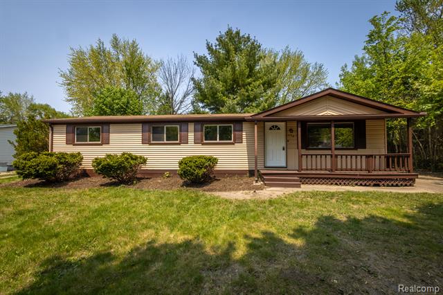 front view picture of 420 6Th St, Marysville, MI. 48040