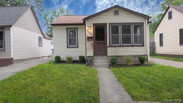 front view picture of 1027 E Milton Ave, Hazel Park, MI. 48030