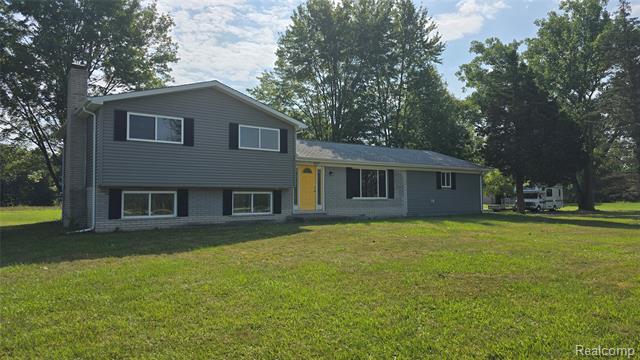 front view picture of 1695 Stoddard Rd, Columbus, MI. 48063