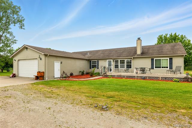 front view picture of 5915 Neuman Rd, Saint Clair, MI. 48079