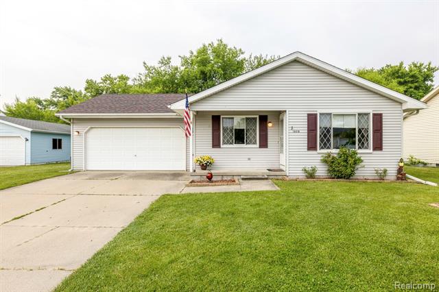 front view picture of 1908 Grant Pl, Port Huron, MI. 48060