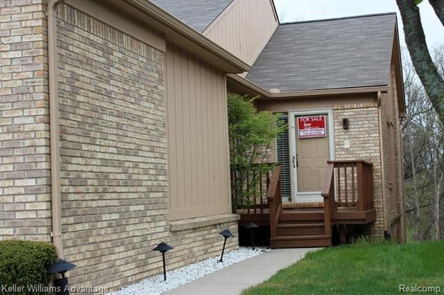 front view picture of 35400 Blue Spruce Dr, Farmington, MI. 48335