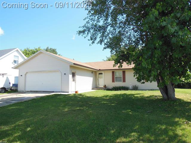 front view picture of 1927 Grant Pl, Port Huron, MI. 48060