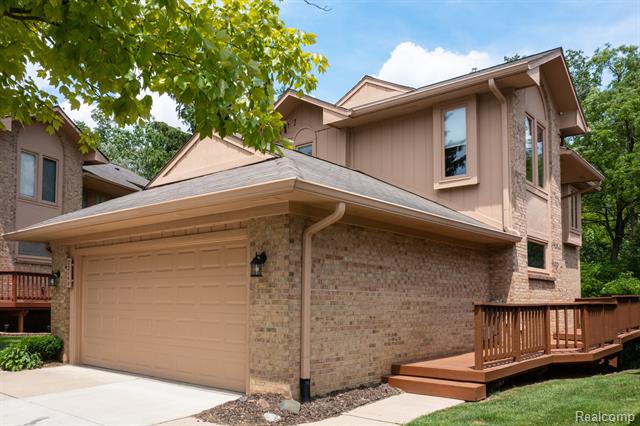 front view picture of 22140 River Ridge Trl, Farmington, MI. 48335