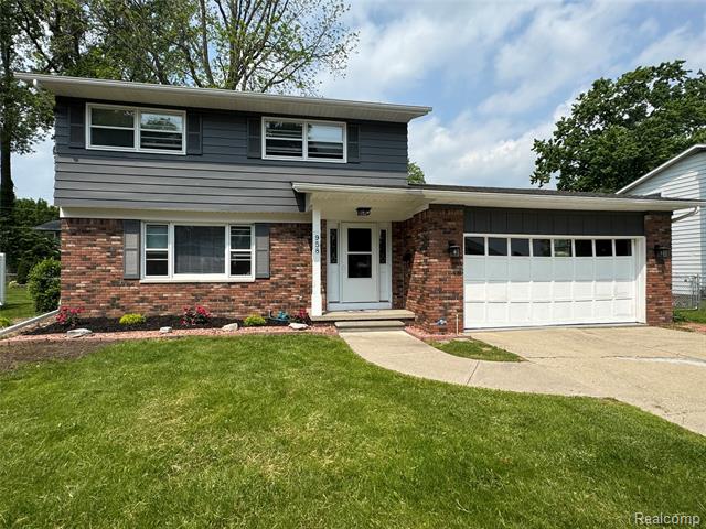 front view picture of 958 Virginia, Marysville, MI. 48040