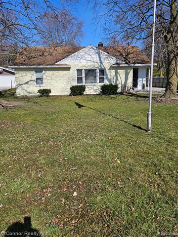 front view picture of 2066 Gratiot, Marysville, MI. 48040