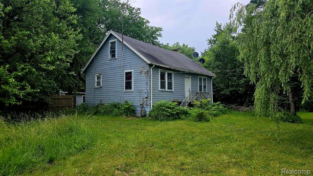 front view picture of 6323 Smiths Creek Rd, Smiths Creek, MI. 48074
