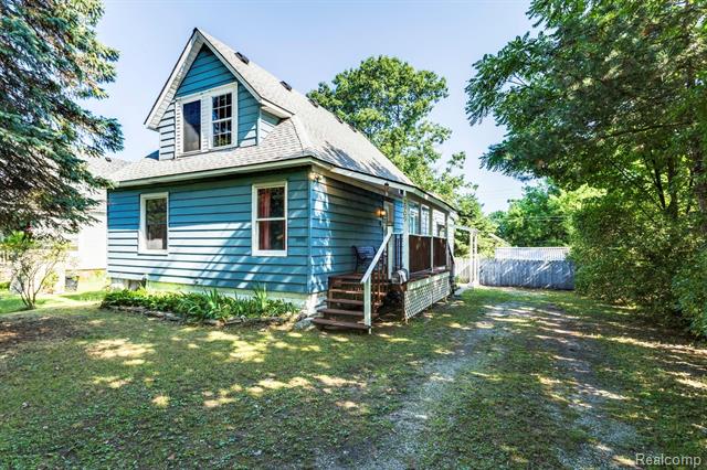 front view picture of 2909 North Boulevard, Port Huron, MI. 48060