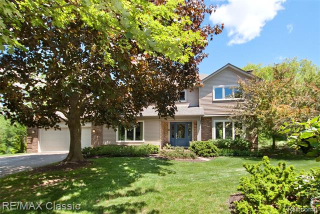 front view picture of 44500 Louvert Ct, Novi, MI. 48375
