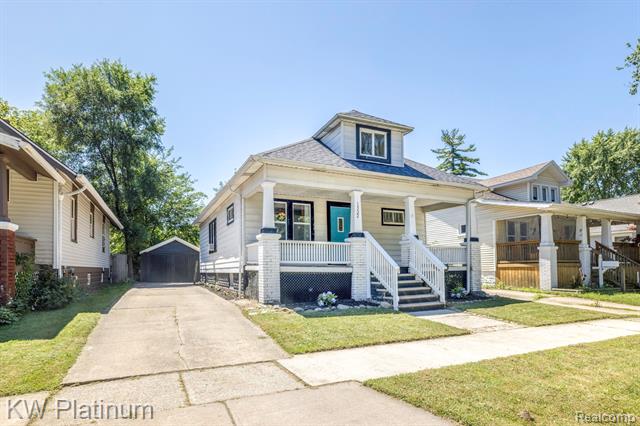 front view picture of 1322 Division St, Port Huron, MI. 48060