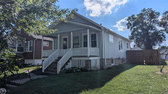 front view picture of 1715 16Th St, Port Huron, MI. 48060