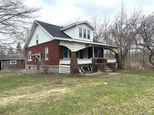 front view picture of 2702 Griswold Rd, Port Huron, MI. 48060