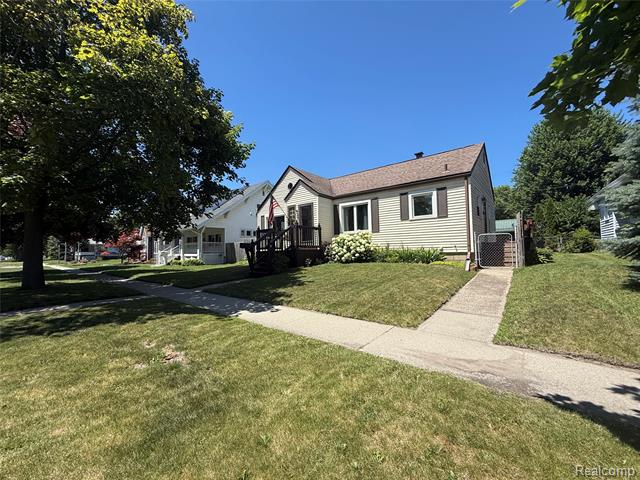 front view picture of 2013 Griswold St, Port Huron, MI. 48060