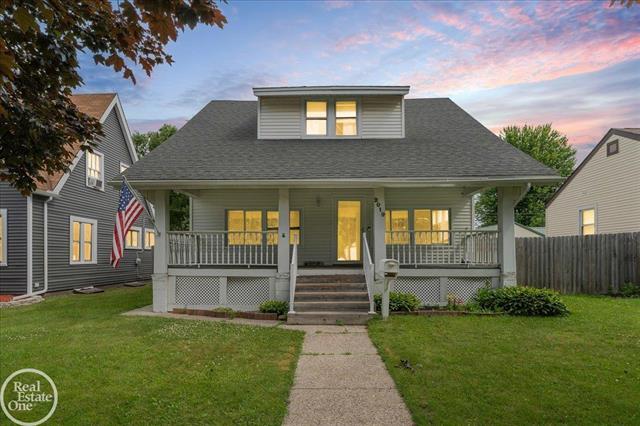 front view picture of 2019 Griswold St, Port Huron, MI. 48060